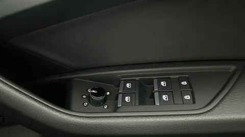 Thumbnail image for the Audi E-Tron 50 Technik   quattro 71.2kWh