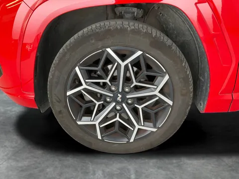 Thumbnail image for the Hyundai Tucson 1.6 T-GDi 13.8kWh N Line   Plug-in  4WD