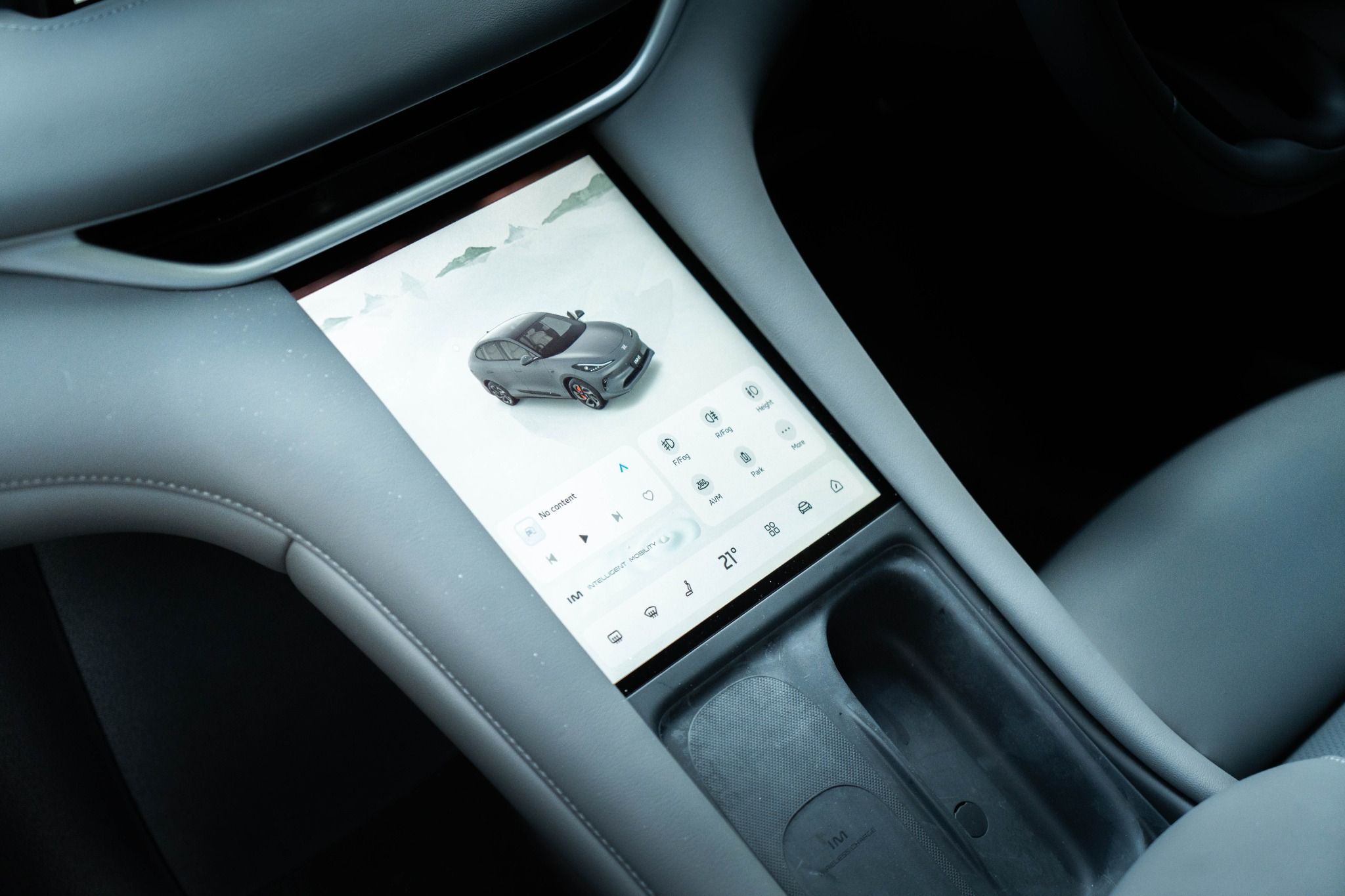 MG IM6 centre console touchscreen display