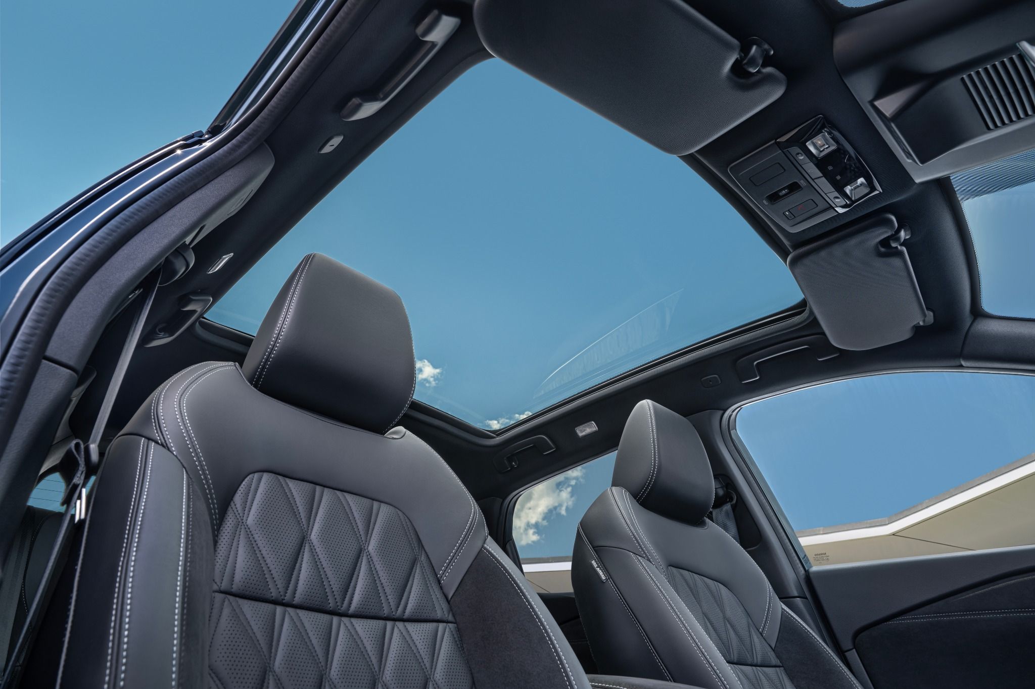 Nissan Qashqai with e-POWER interior with glass roof