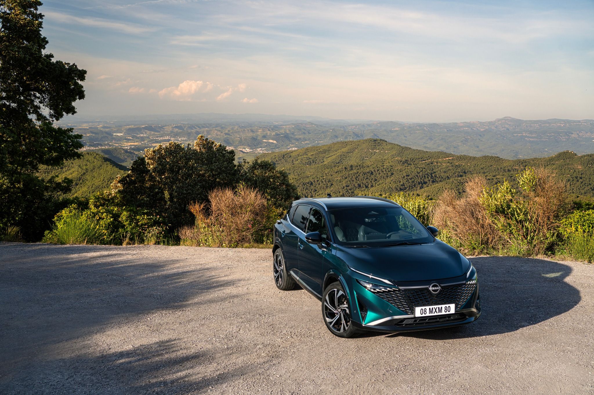 Nissan Qashqai with e-POWER lifestyle shot