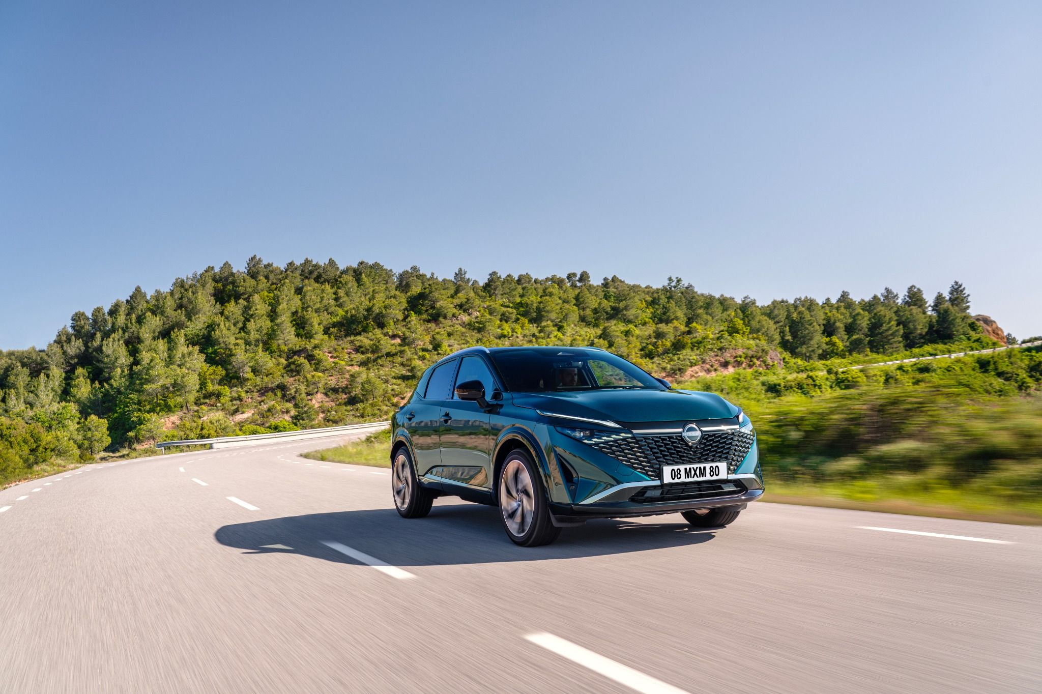 Nissan Qashqai with e-POWER lifestyle shot