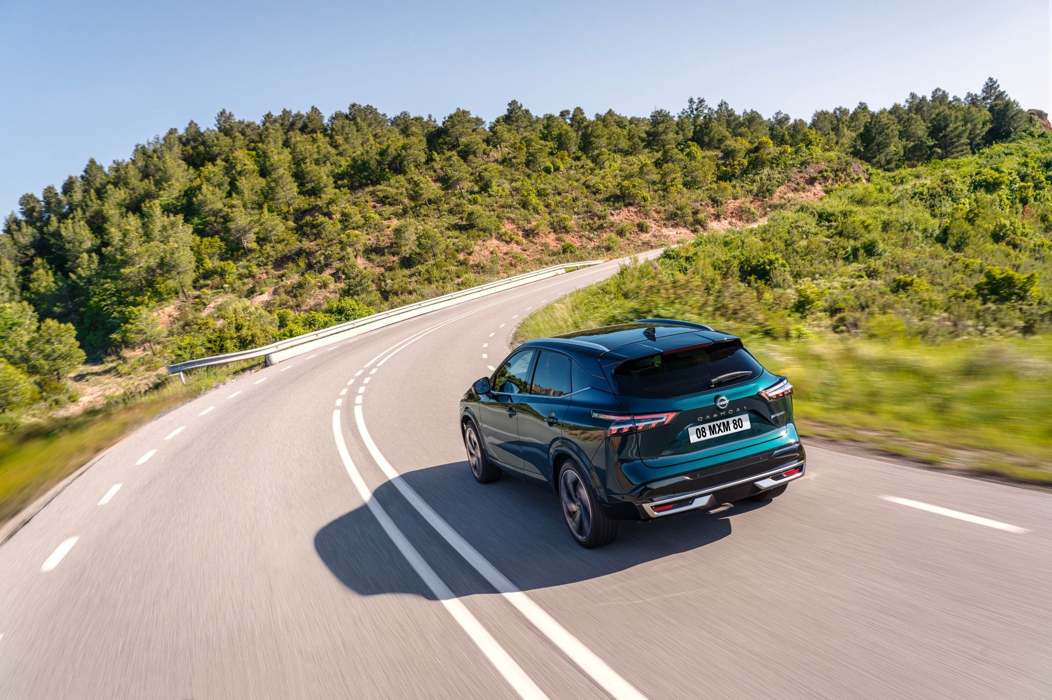 Nissan Qashqai with e-POWER lifestyle shot