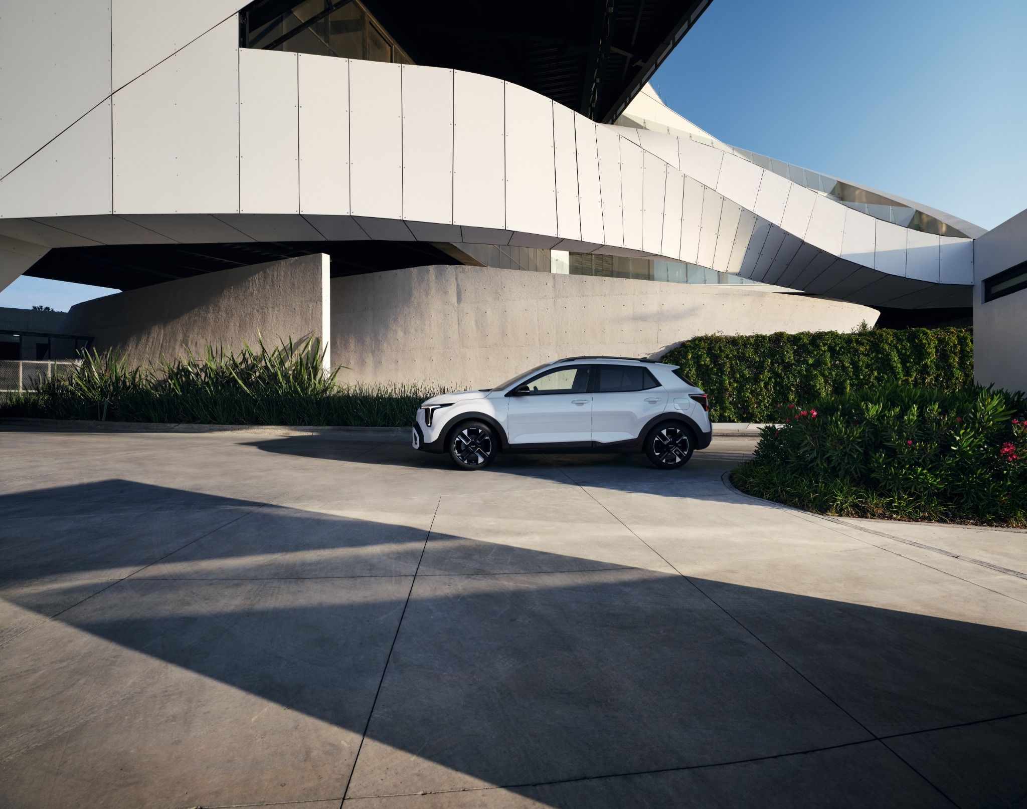 New Kia Stonic in white lifestyle image