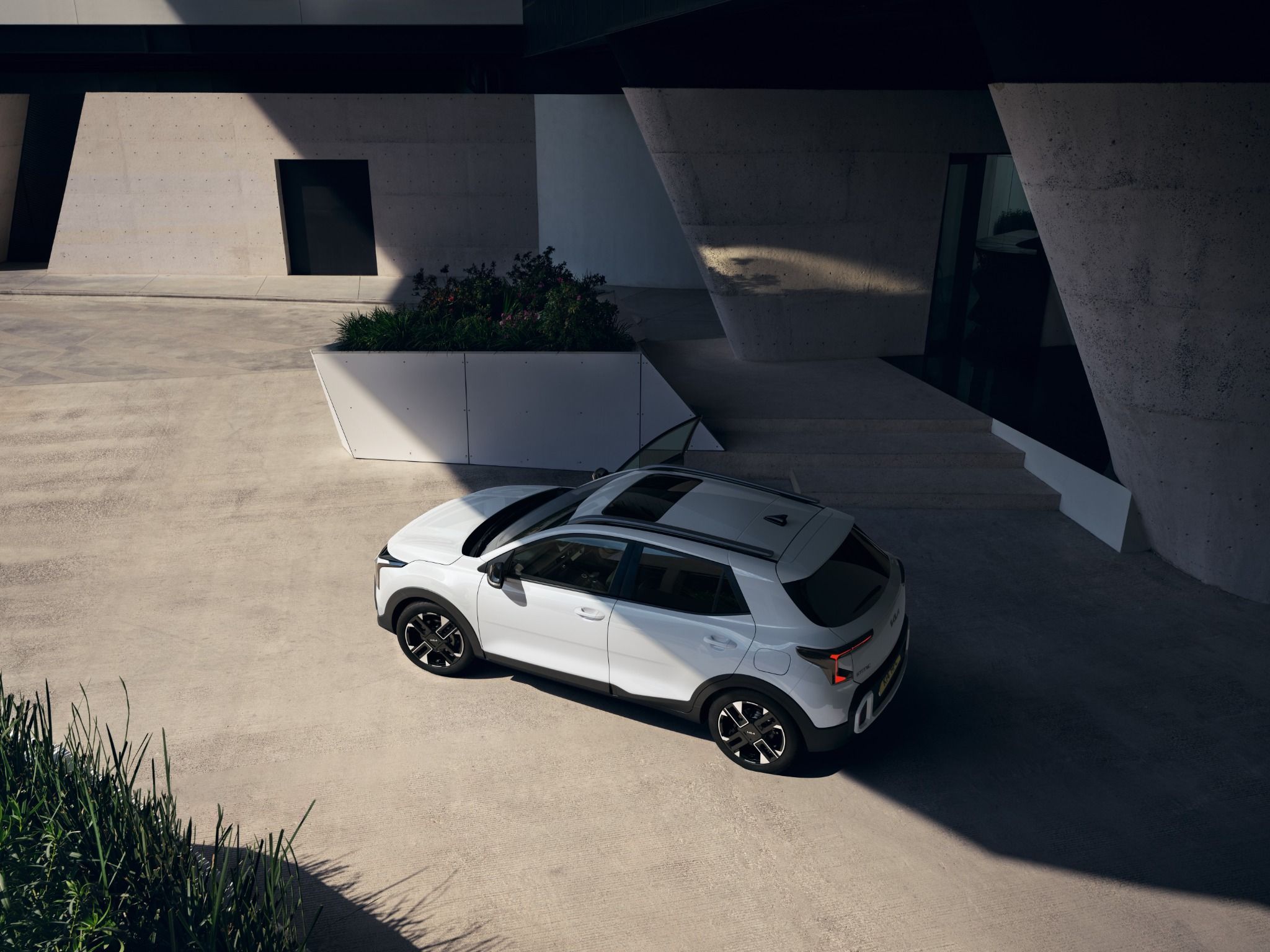 New Kia Stonic in white lifestyle image