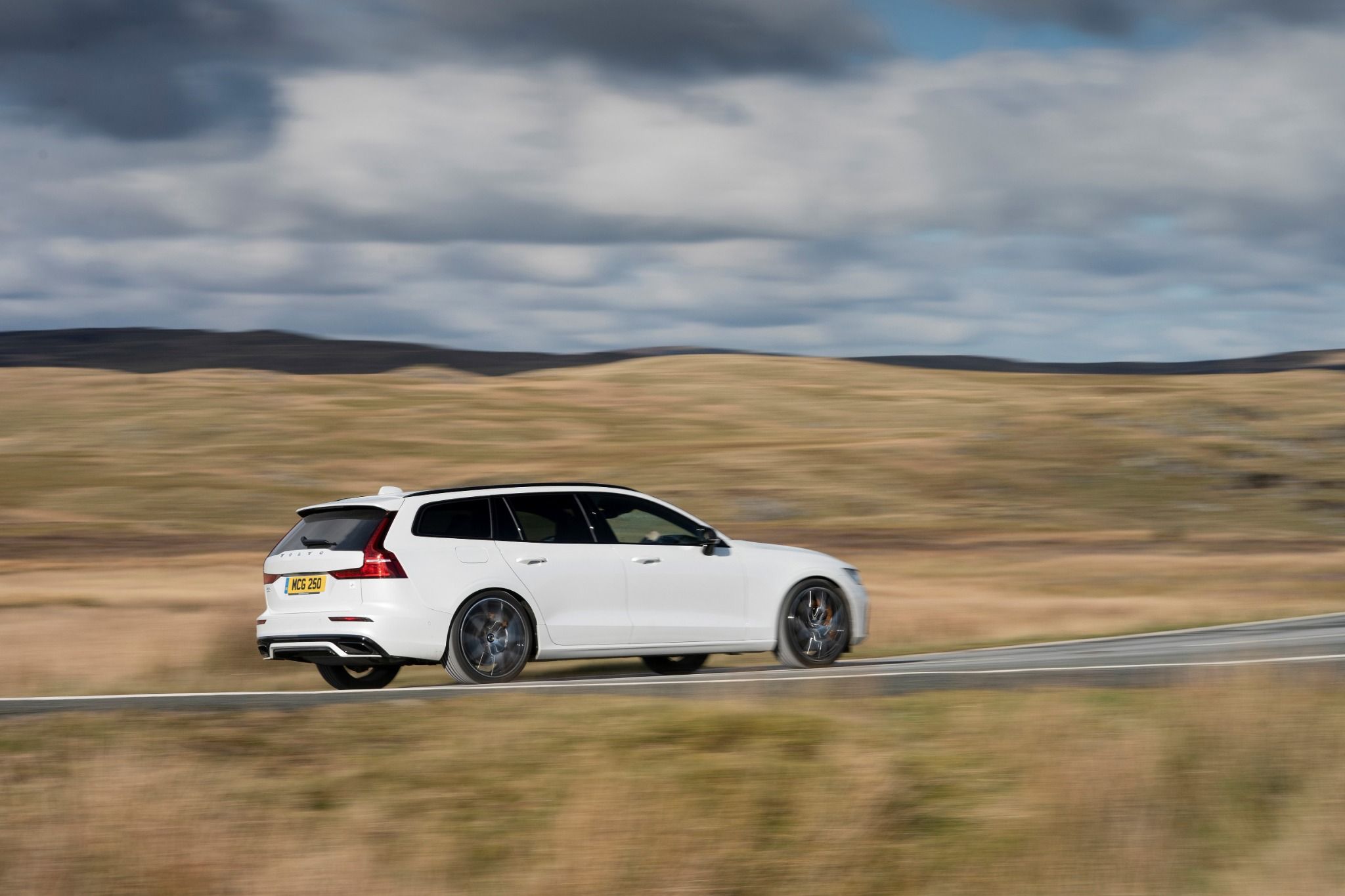 60-t8-polestar-engineered-dricving on road