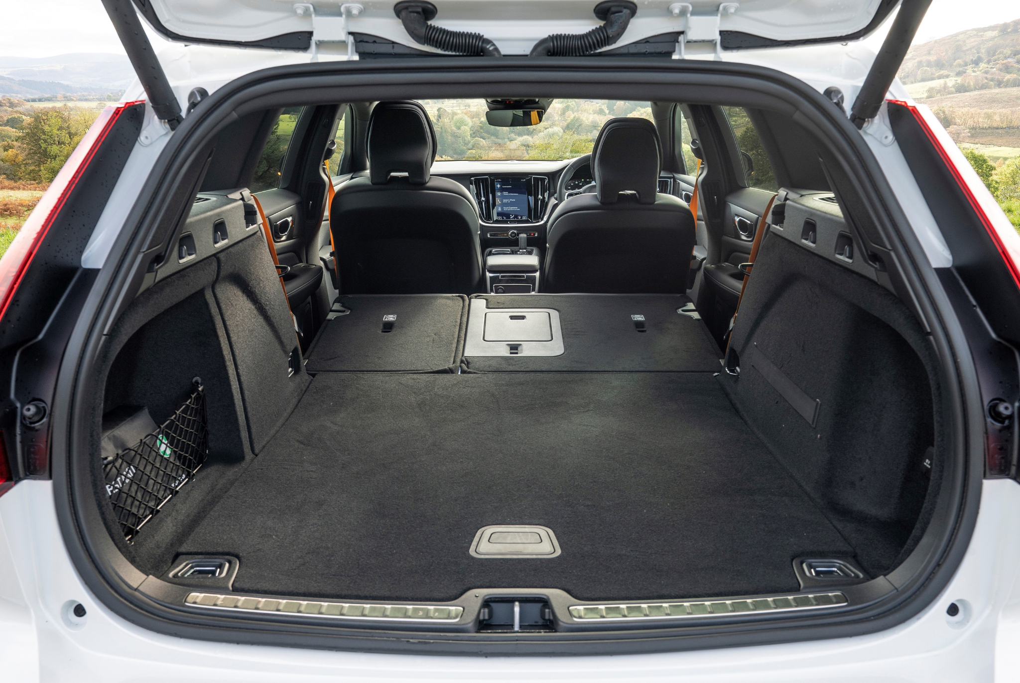 60-t8-polestar-engineered-bootspace