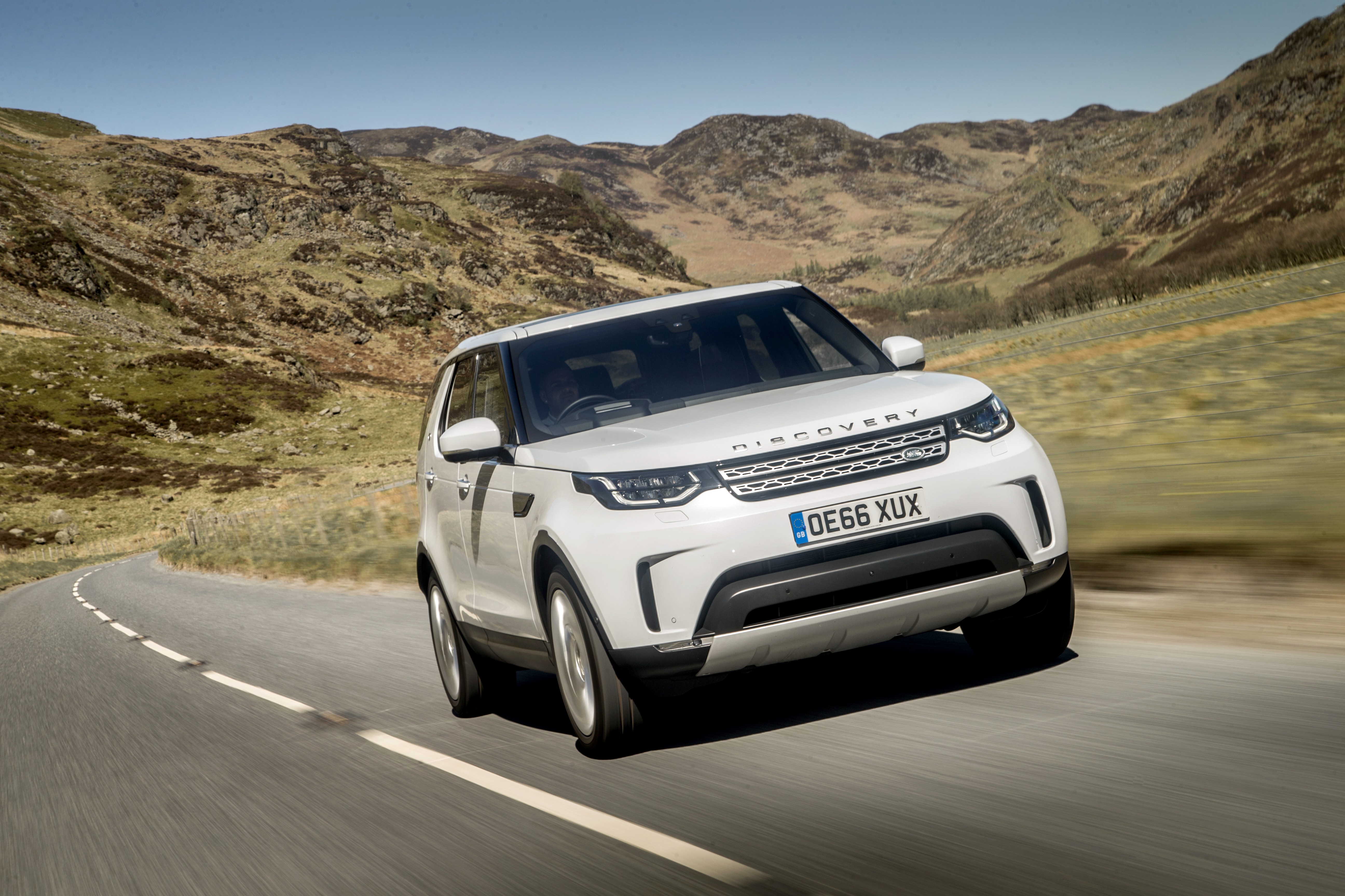 White Land Rover Discovery