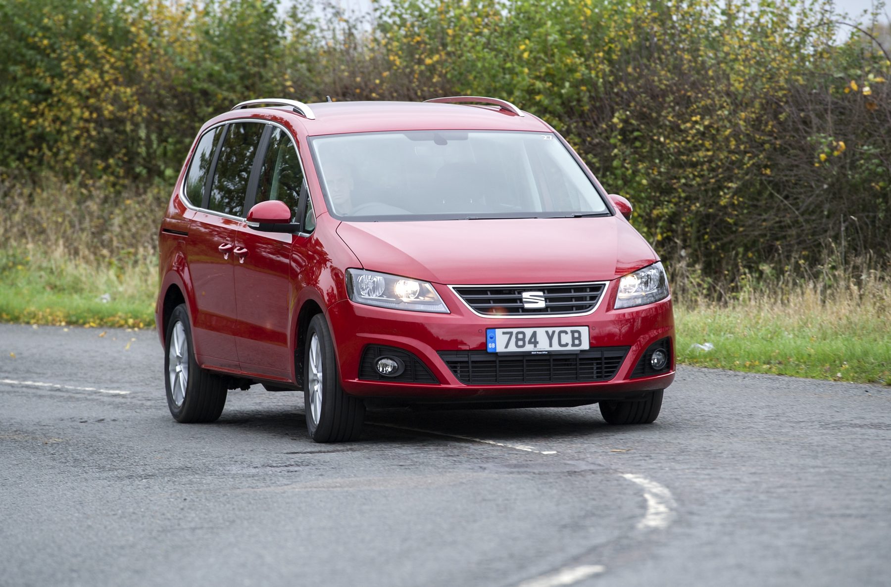 SEAT Alhambra driving down road