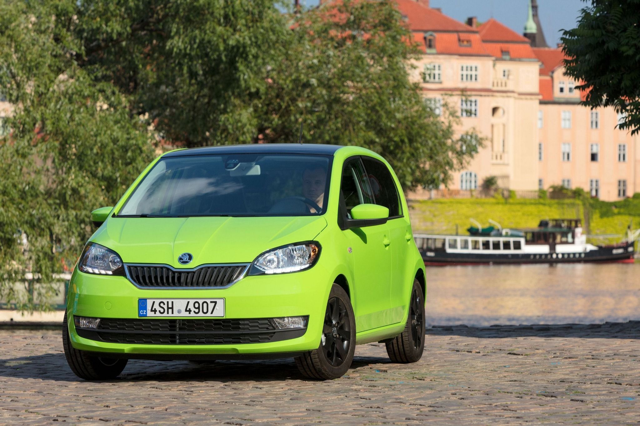 Green Skoda Citigo