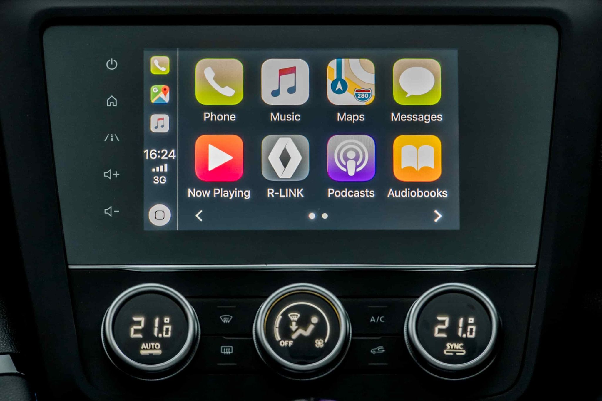 close up of infotainment screen in a renault kadjar