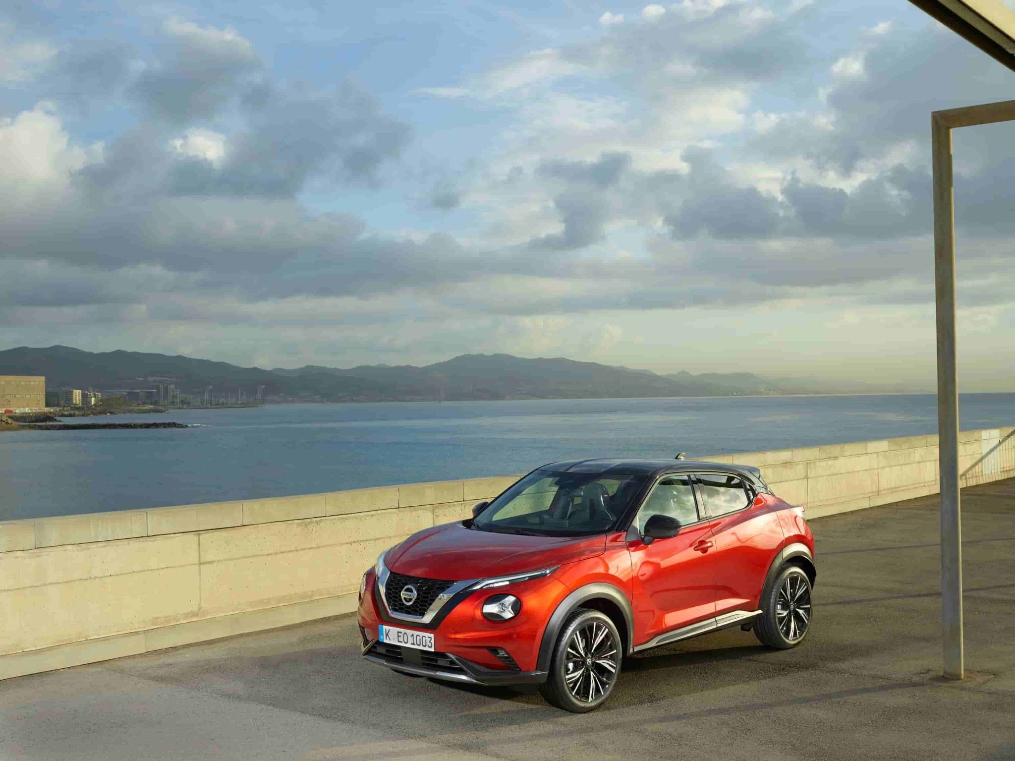 Side of red nissan juke