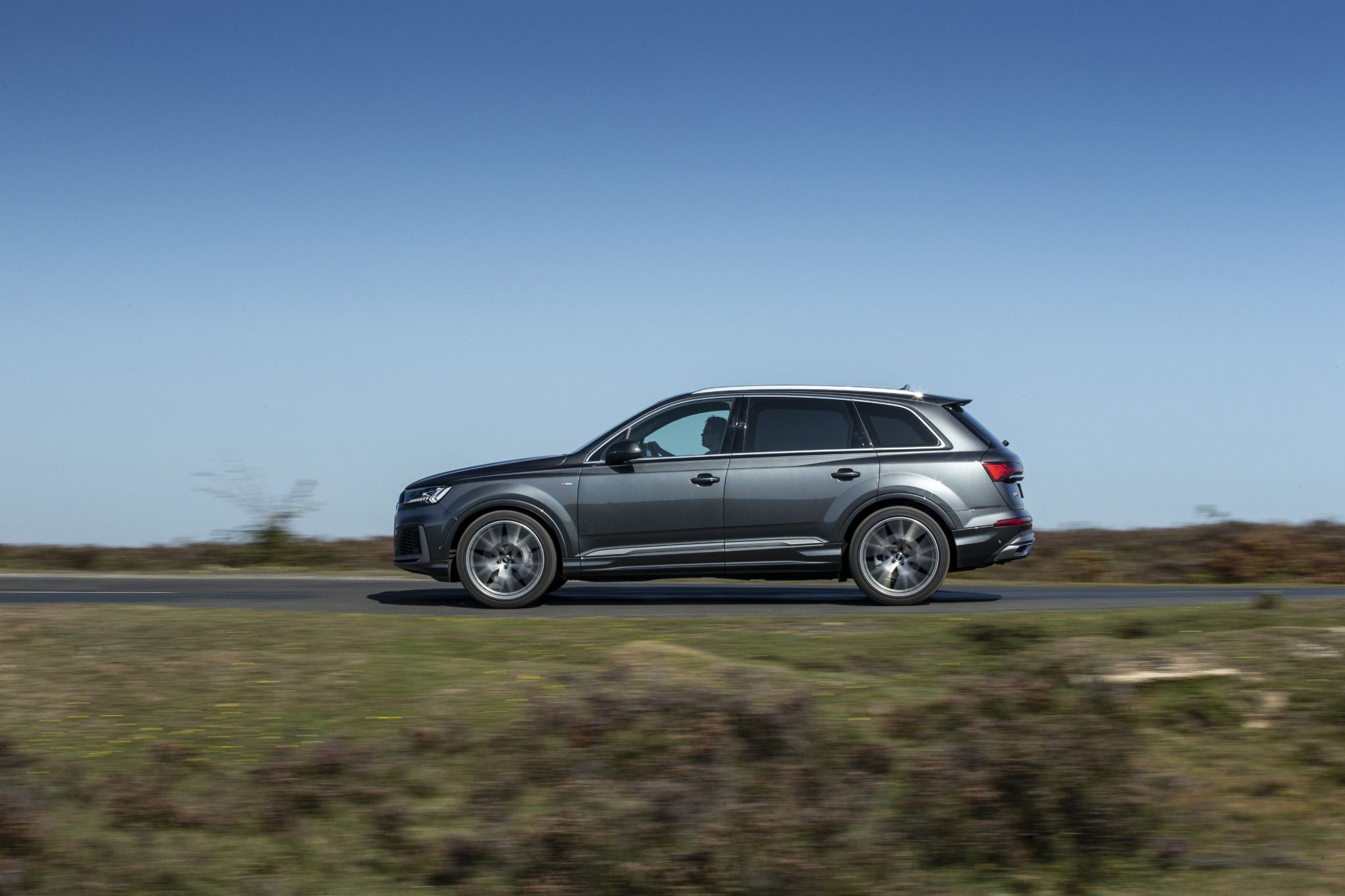 Side view of a Audi Q7