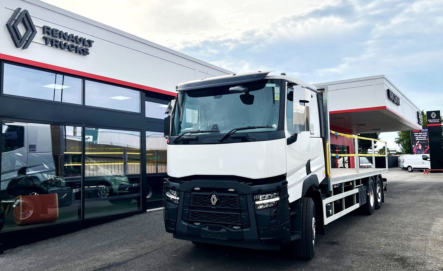 Image of C  P6X2 11L E6 Flat Bed - POA