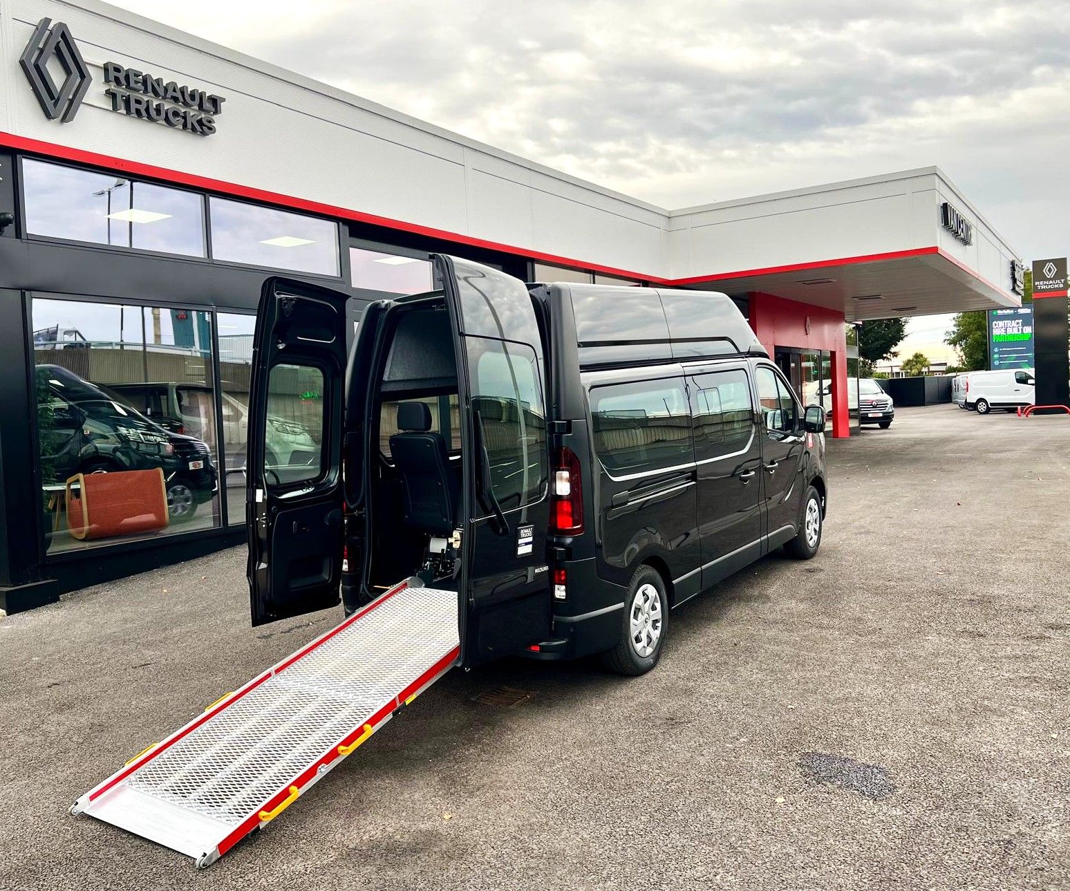 Image of Renault Trucks E-Tech Trafic Red Van L2H2 - POA