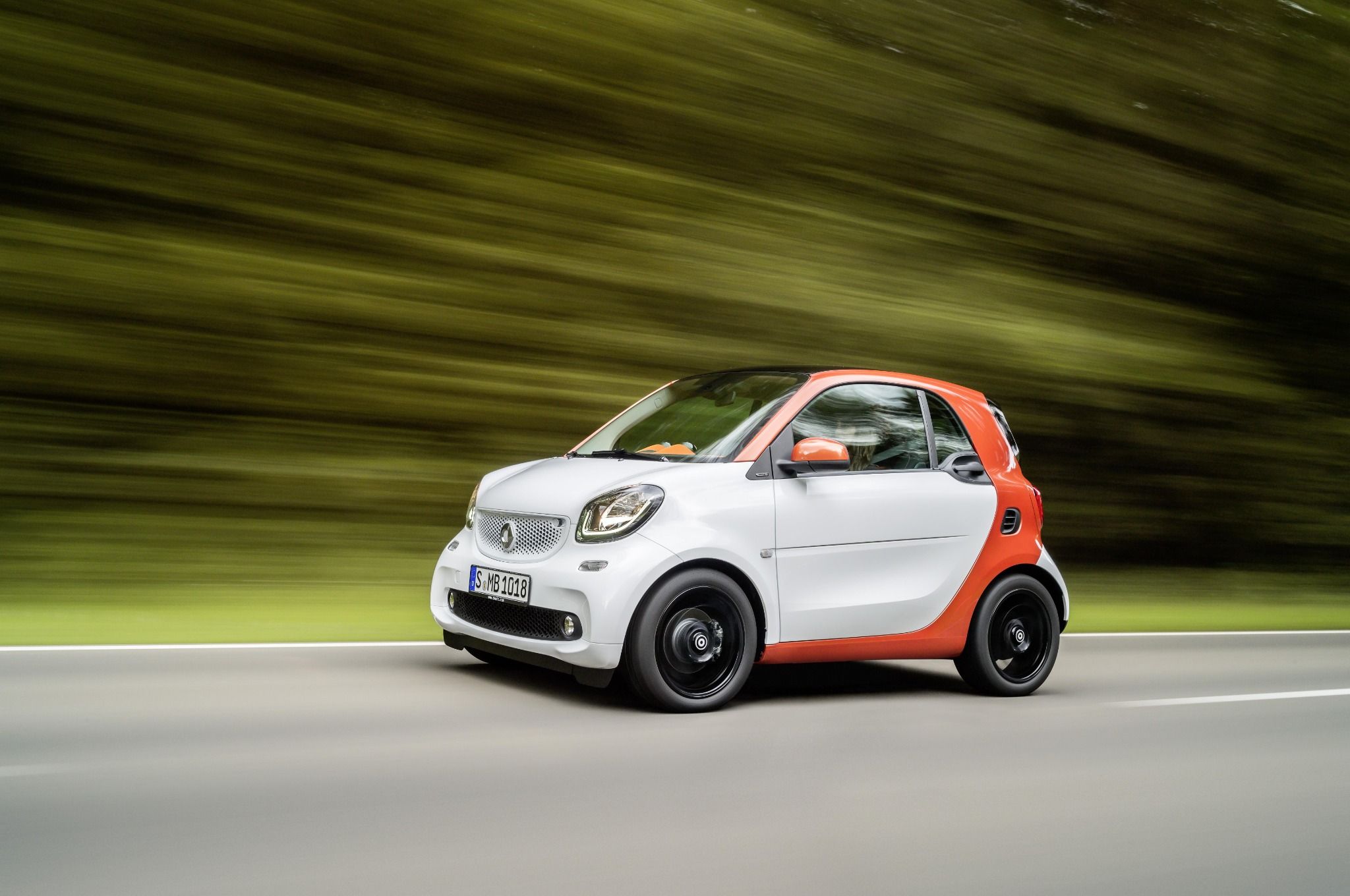 side view of a smart fortwo