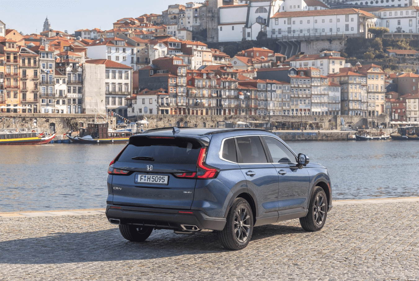 honda hrv by river
