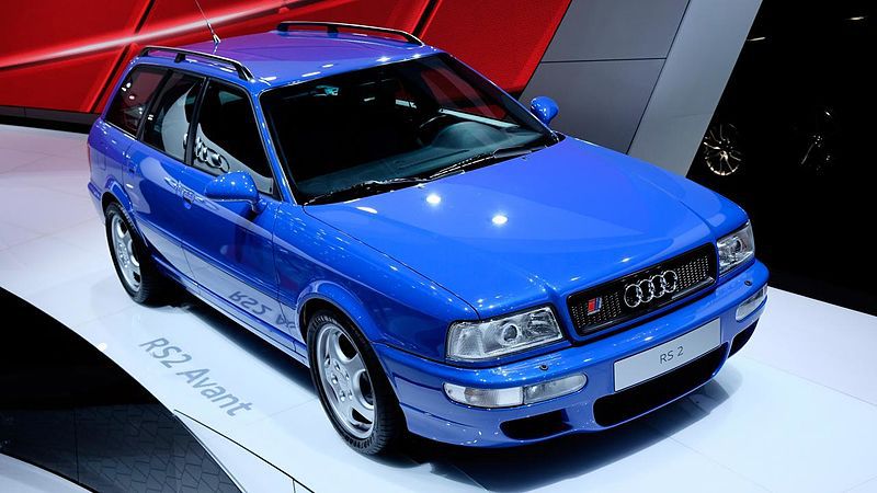 Blue Audi RS2 Avant