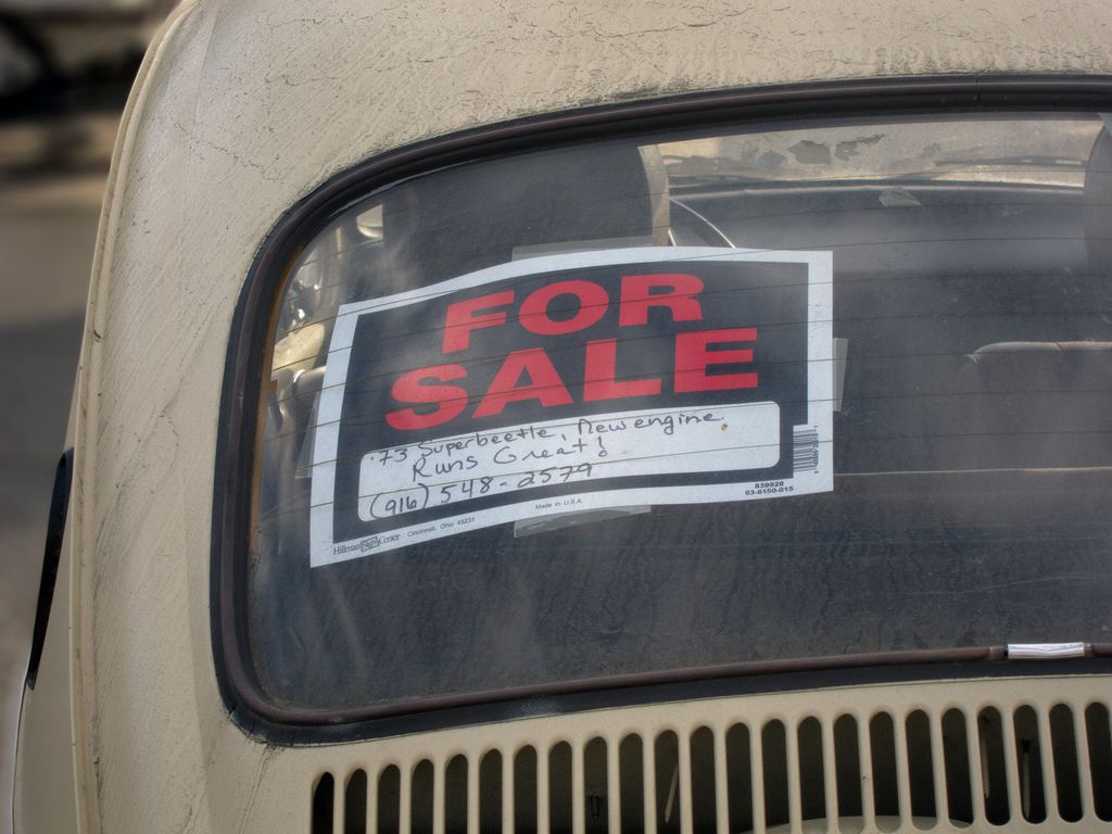 For sale sign in car