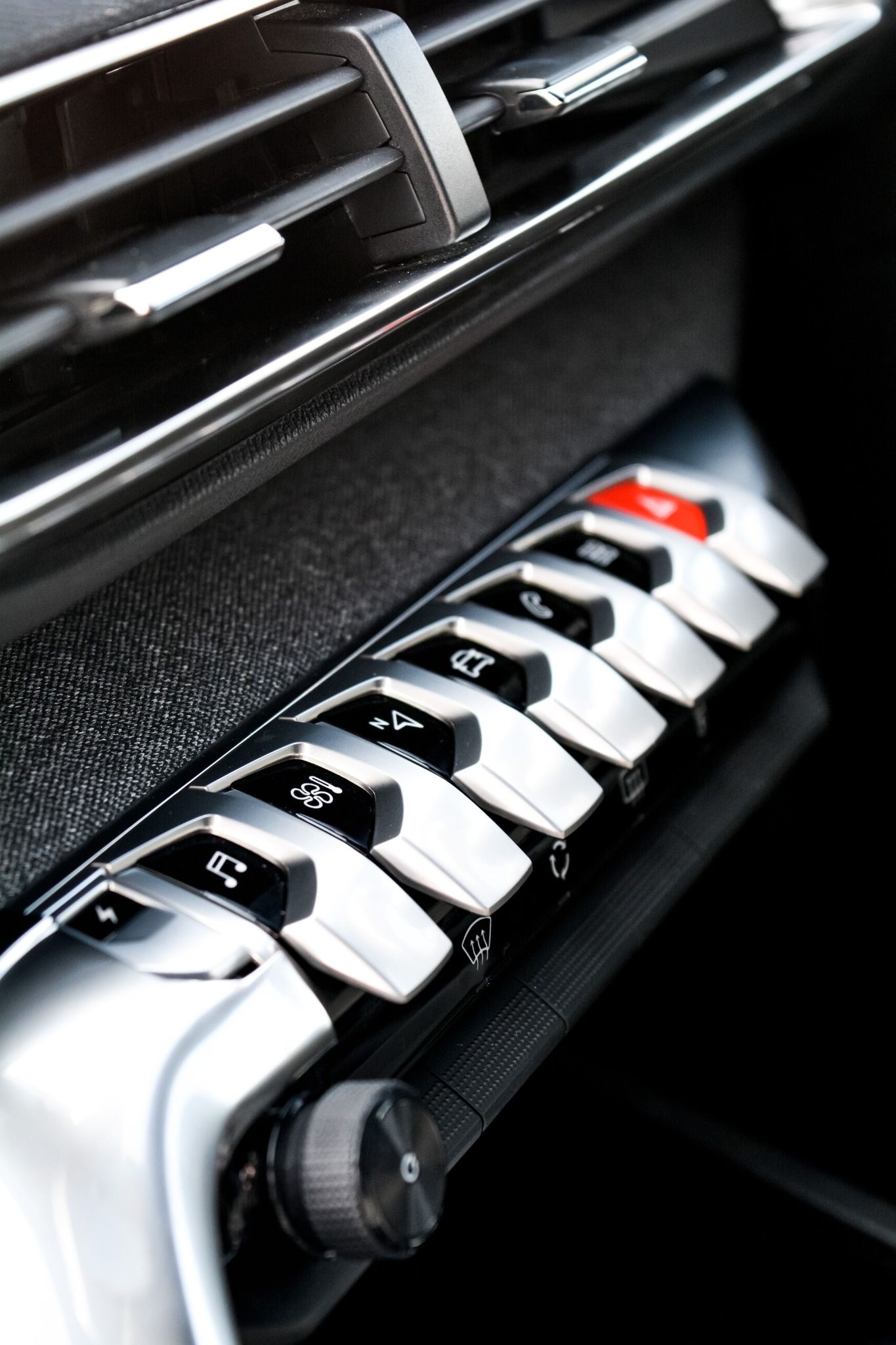 close up of Peugeot 3008 buttons and air vents