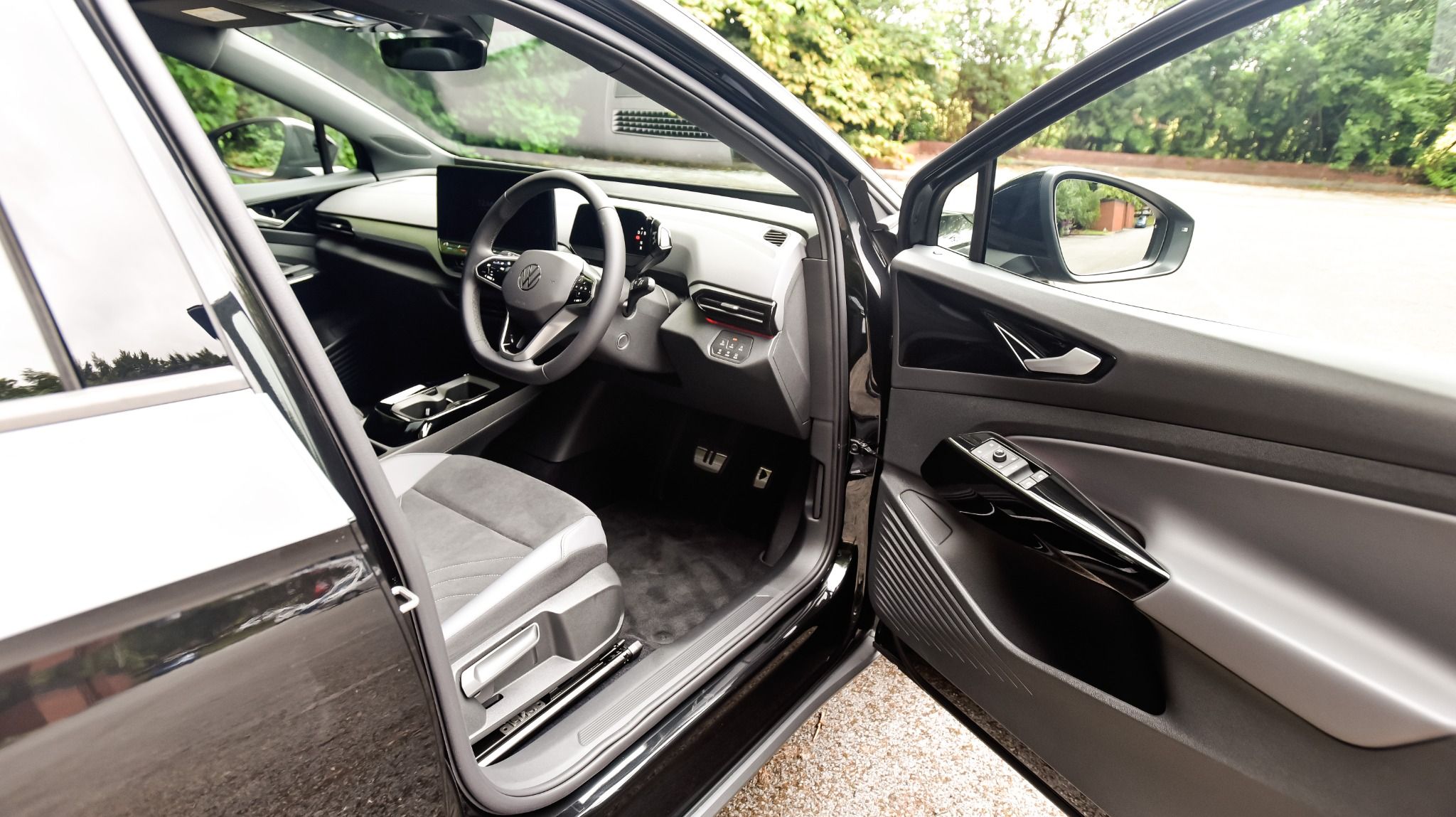 Driver side door open in Volkswagen ID5