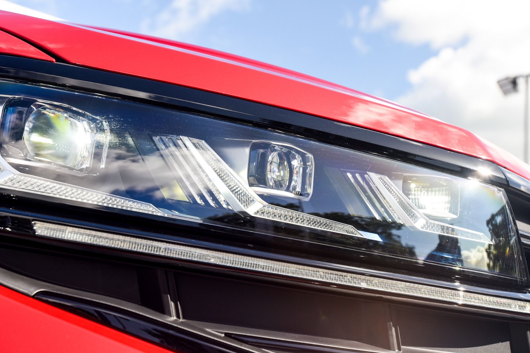2024 Volkswagen Touareg Black Edition headlights