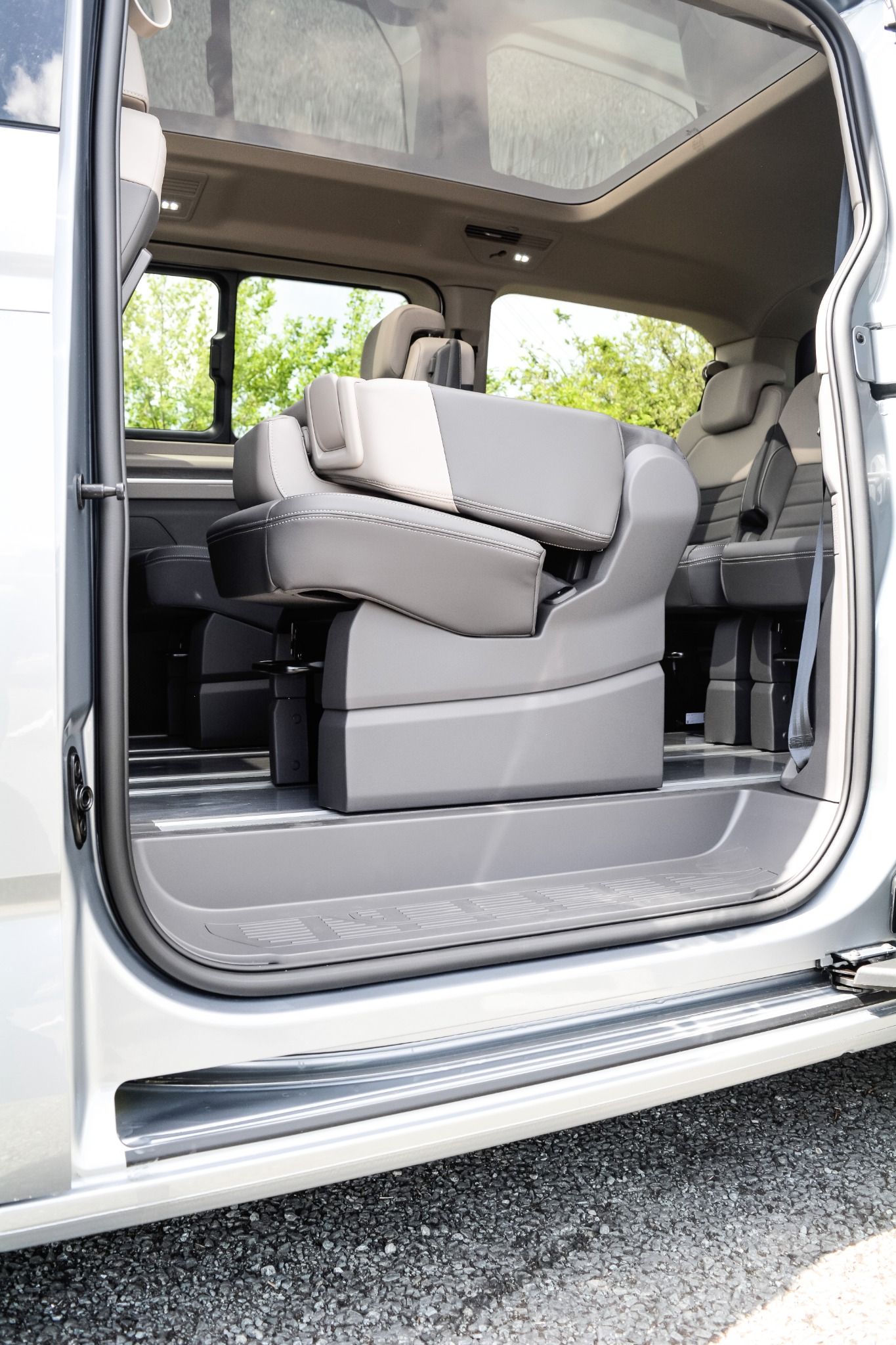Folding rear seats in the Volkswagen multivan