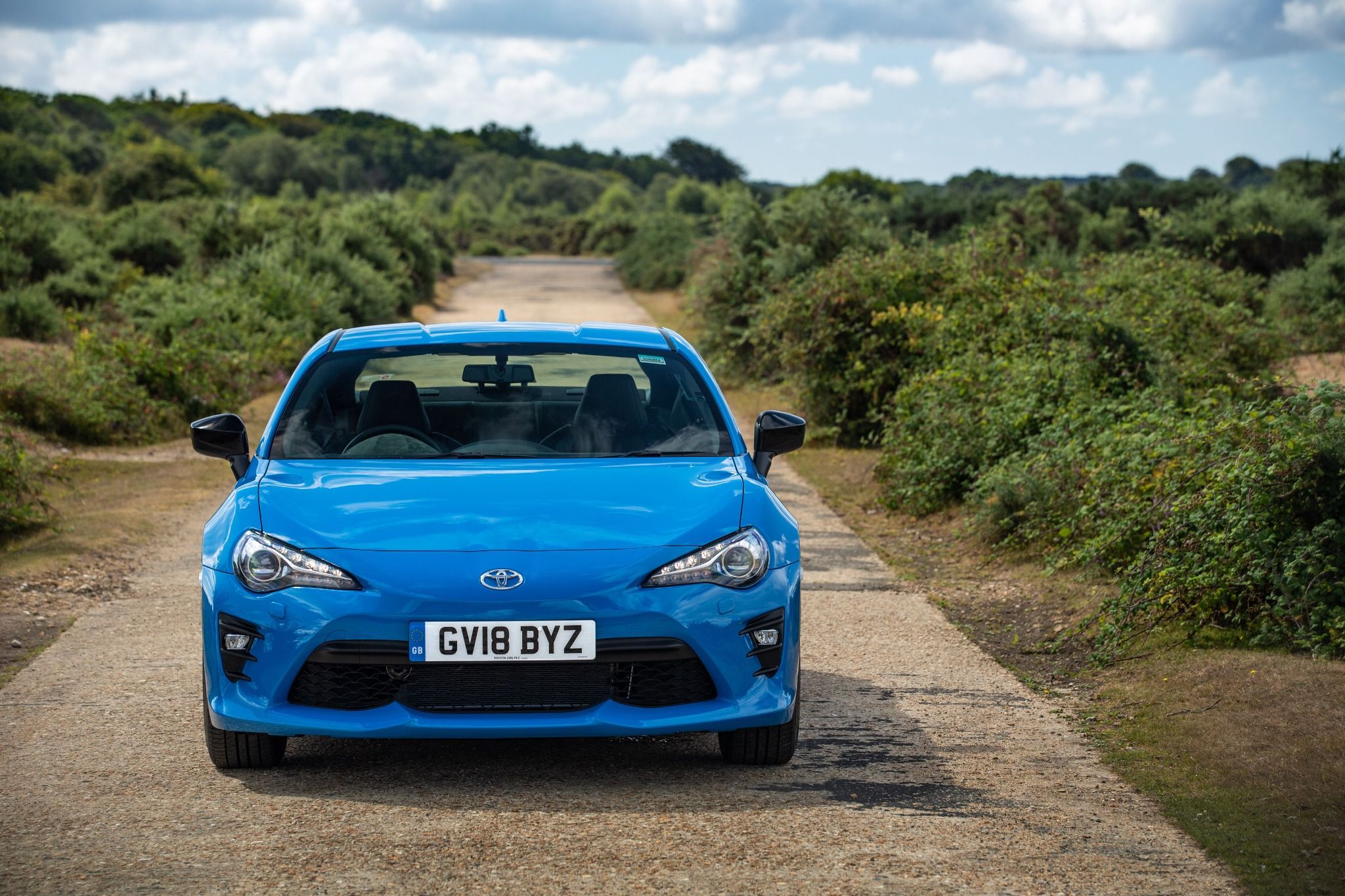 Front view of a blue Toyota GT86