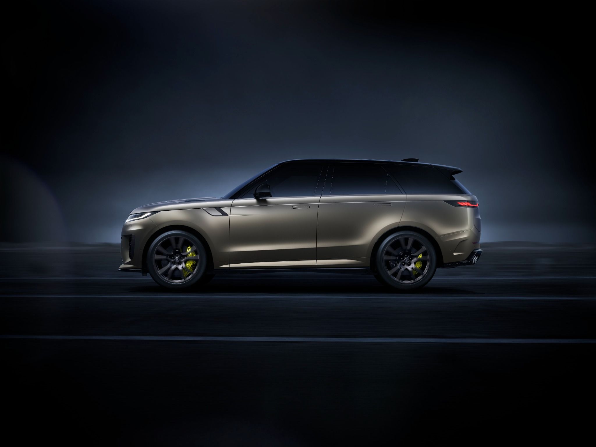 Side view of Range Rover Sport