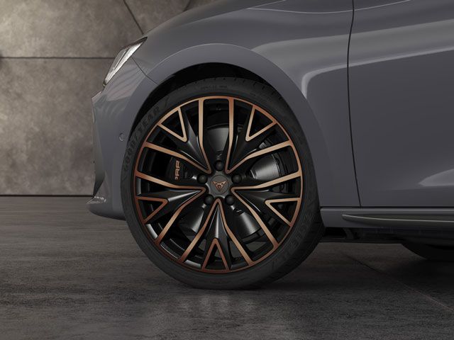 CUPRA Leon 19-inch performance alloy wheel in sport black and copper