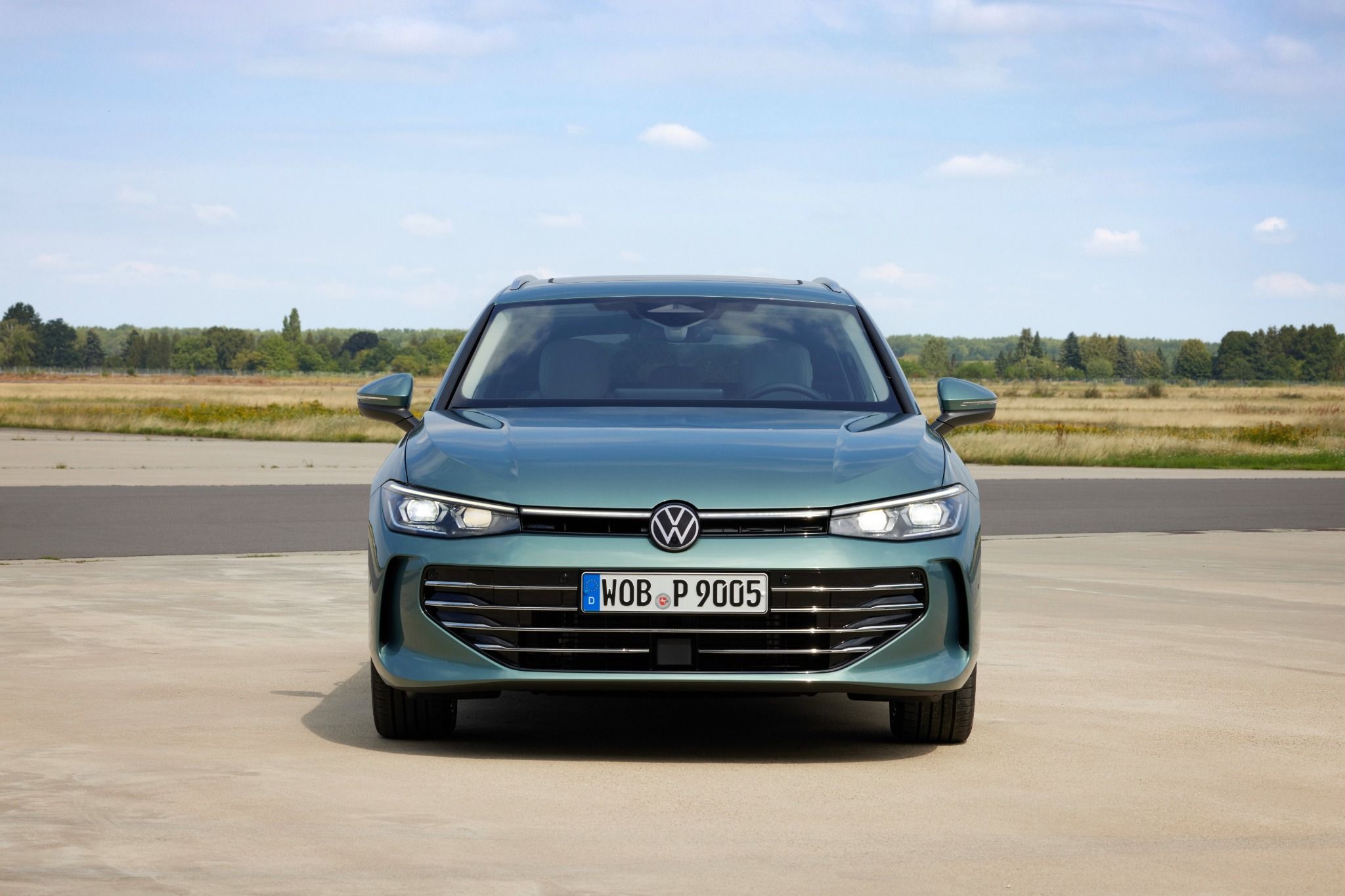 New 2024 Volkswagen Passat Estate Elegance