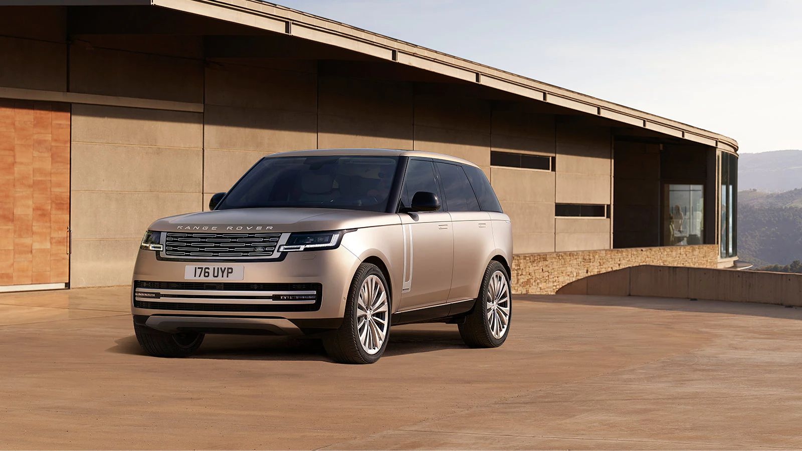 2022 Range Rover exterior front parked