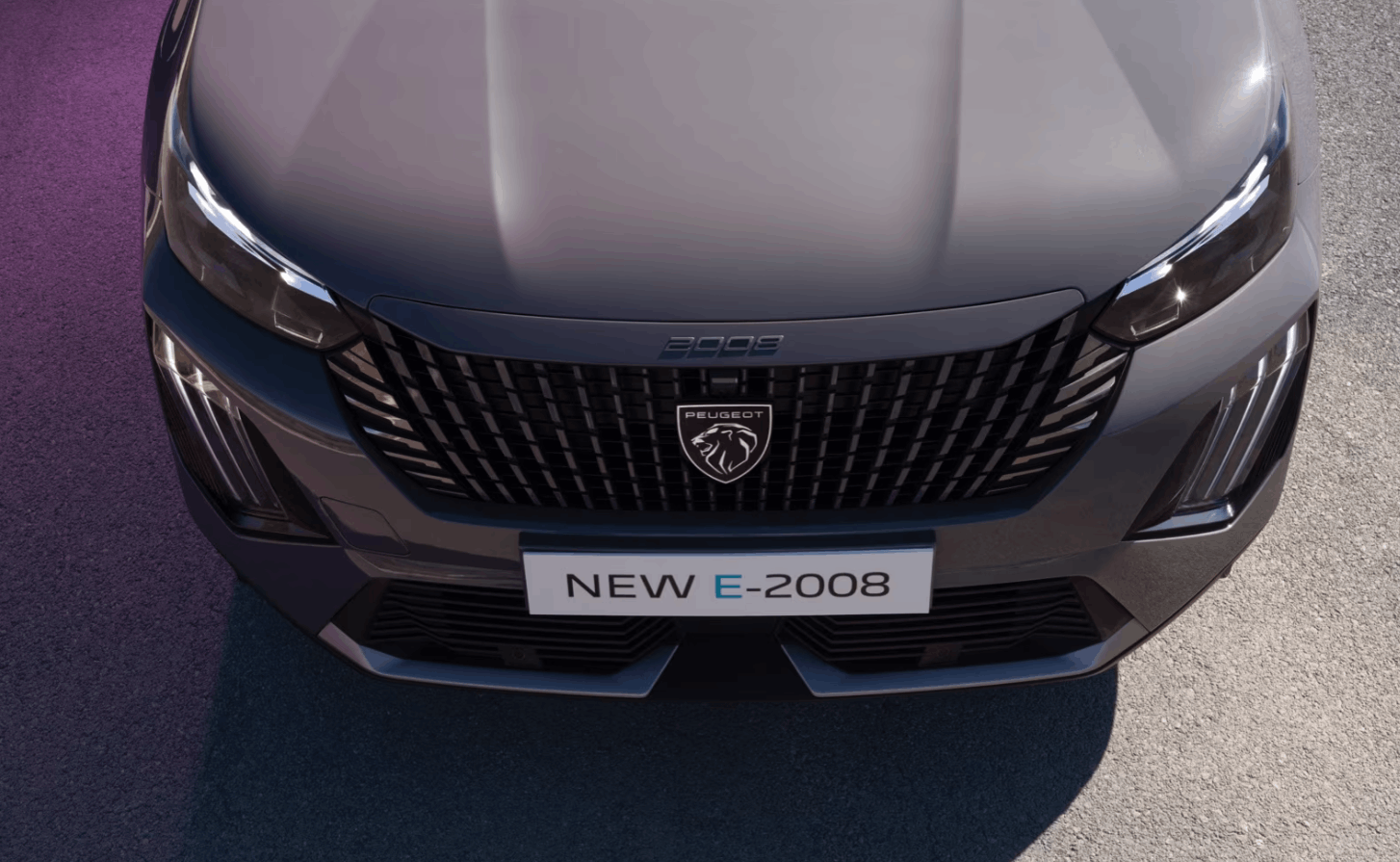 Front top view of a PEUGEOT 2008