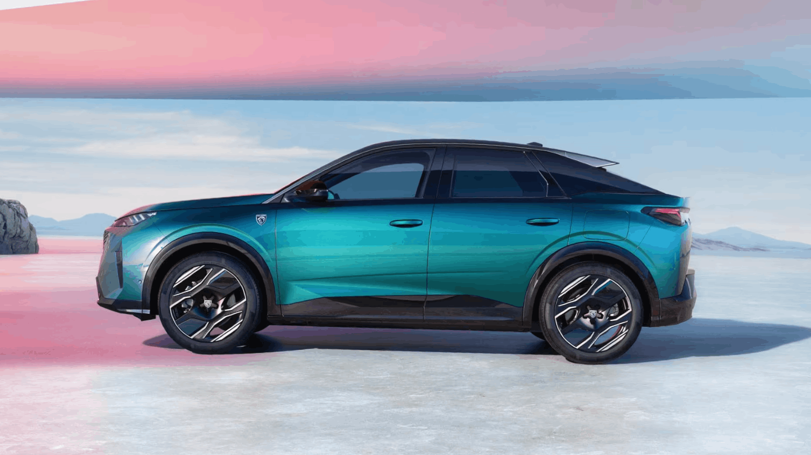 New Peugeot e-3008 side