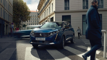 peugeot 5008 driving on the road