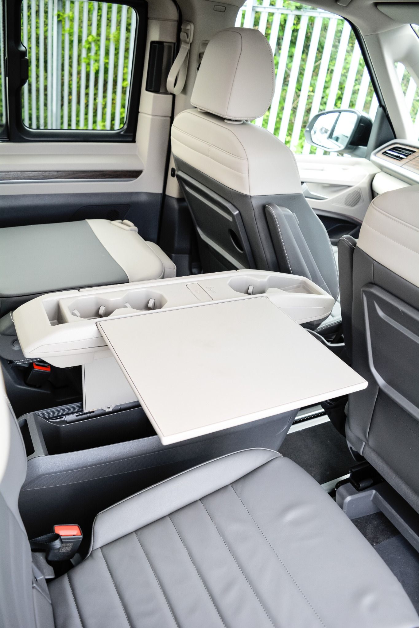 Volkswagen Multivan rear pull out table