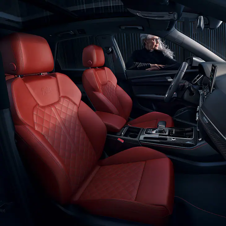 red leather interior of audi sq5