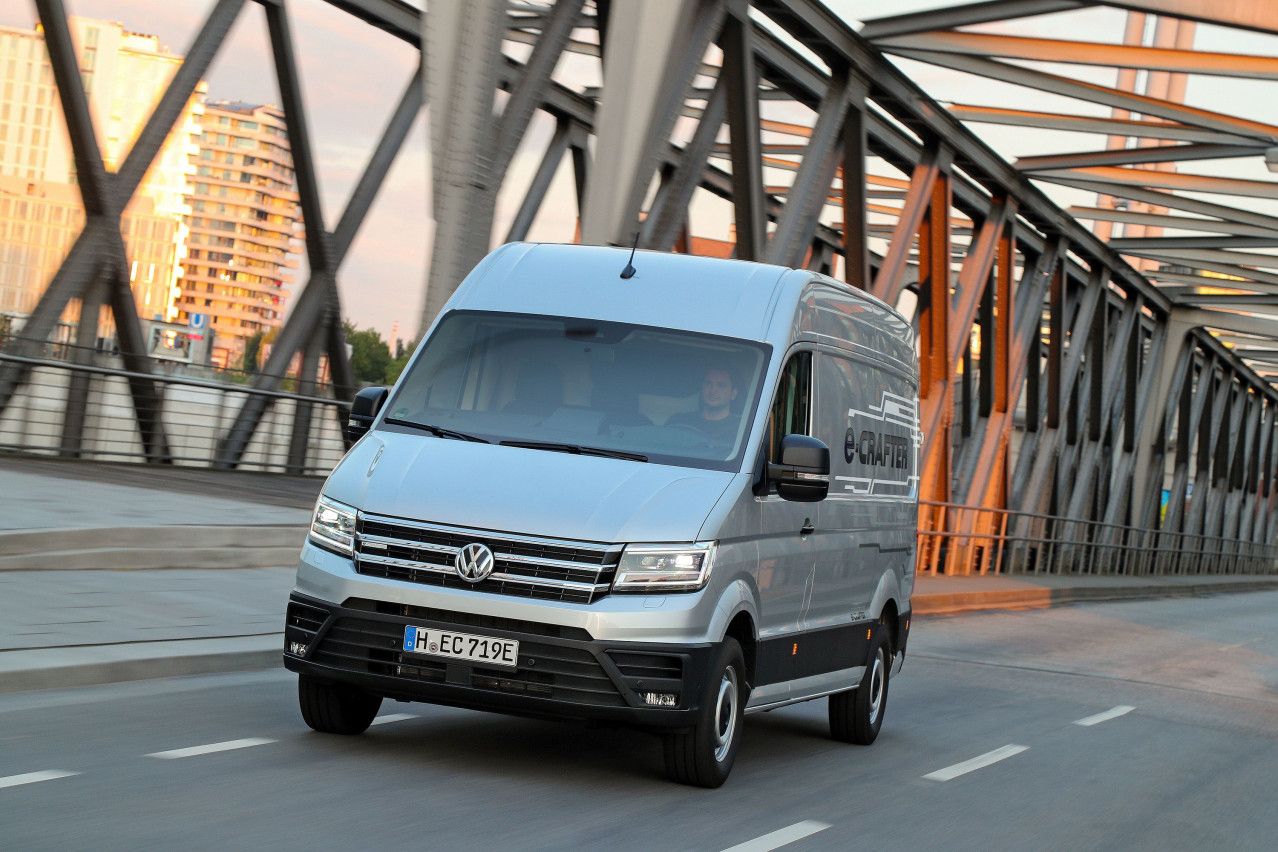 volkswagen e crafter driving