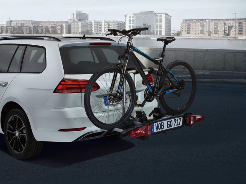 volkswagen golf estate with bike tow on back